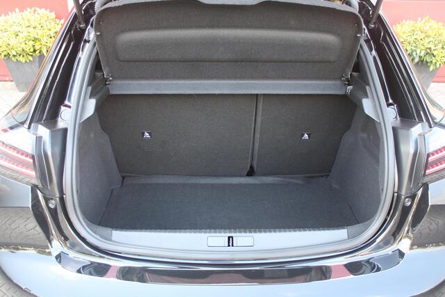 Peugeot 208 1.2 Hybrid 145PK AUTOMAAT GT | CAMERA VOOR + ACHTER | NAVIGATIE | DRAADLOZE APPLE CARPLAY/ANDROID AUTO | FULL LED KOPLAMPEN | LICHTMETALEN VELGEN 17" | DODEHOEK DETECTIE | DRAADLOZE TELEFOONLADER | KEYLESS ENTRY/START | DAB+ RADIO | ADAPTIVE CRUISE CONTRO