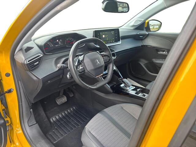 Peugeot 208 Allure Pack 1.2 Turbo 100pk | KEYLESS START | 180° CAMERA | APPLE CARPLAY / ANDROID AUTO | CLIMA | CRUISE | LM-VELGEN | EXTRA GETINTE ACHTERRUITEN