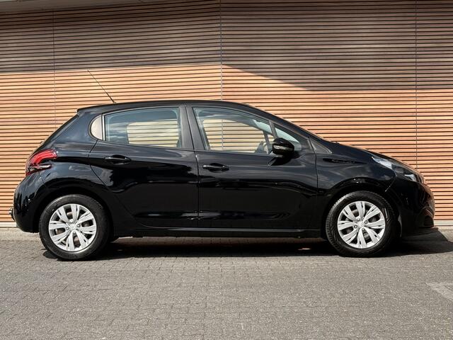 Peugeot 208 1.2 PureTech Blue Lease Active Trekhaak / Airco / Stoelverwarming / Cruise / Dealer Onderhouden!