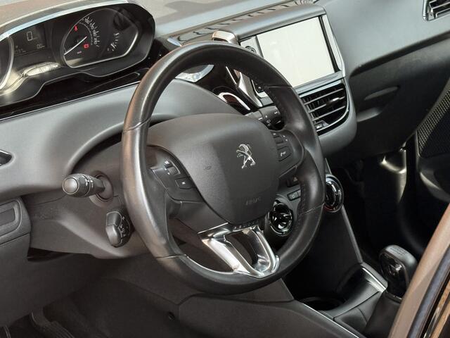 Peugeot 208 1.2 PureTech Blue Lease Active Trekhaak / Airco / Stoelverwarming / Cruise / Dealer Onderhouden!
