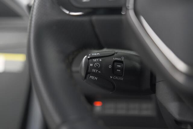 Peugeot 208 PureTech 130 EAT8 GT | Glazen Panoramadak | Camera | Navigatie