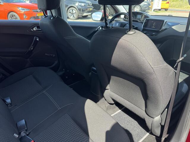 Peugeot 208 1.2 PureTech Blue Lion Incl. beurt en apk - 6M garantie - Nw. distr. riem! | Navi | Cruise | Airco | frisse auto!