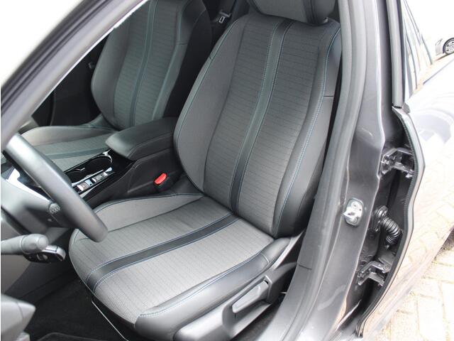 Peugeot 208 1.2T Allure Pack | Camera/Climate/Navi