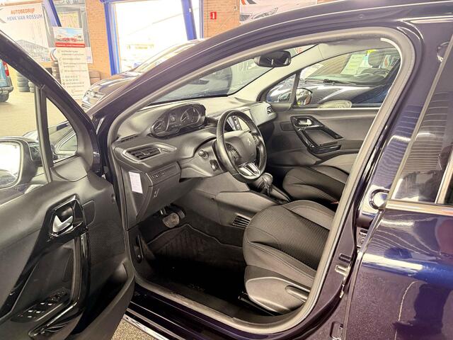 Peugeot 208 1.2 PureTech Allure Automaat | PDC | Carplay | Navi | Camera | Clima | NAP.