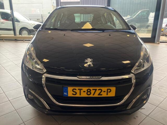 Peugeot 208 1.2 PureT. Blue Lion 86 DKM BJ 2018 !!!