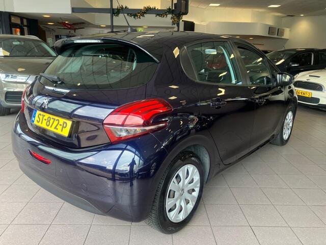 Peugeot 208 1.2 PureT. Blue Lion 86 DKM BJ 2018 !!!