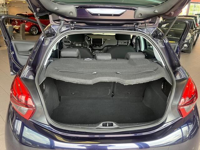 Peugeot 208 1.2 PureT. Blue Lion 86 DKM BJ 2018 !!!