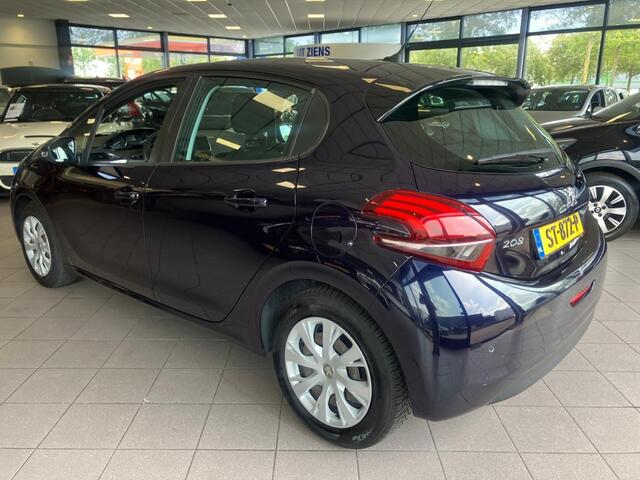 Peugeot 208 1.2 PureT. Blue Lion 86 DKM BJ 2018 !!!