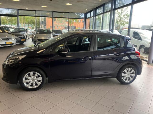Peugeot 208 1.2 PureT. Blue Lion 86 DKM BJ 2018 !!!