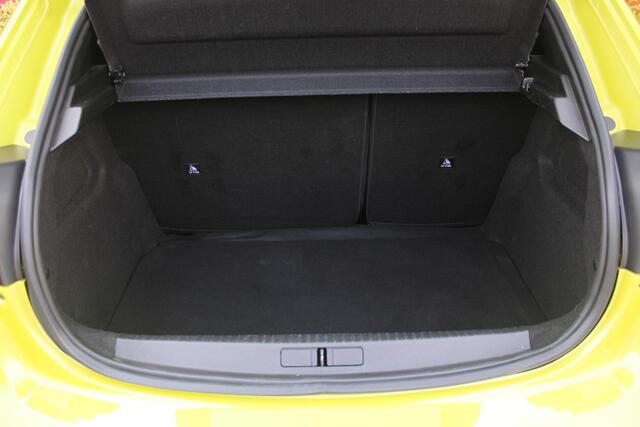 Peugeot 208 1.2 Hybrid 145PK AUTOMAAT GT | PANORAMA DAK | ADAPTIVE CRUISE CONTROL | KEYLESS ENTRY/START | LICHTMETALEN VELGEN 17" | ACHTERUITRIJ CAMERA | FULL LED KOPLAMPEN | PARKEERSENSOREN VOOR + ACHTER | DAB+ RADIO | NAVIGATIE | SFEER VERLICHTING |