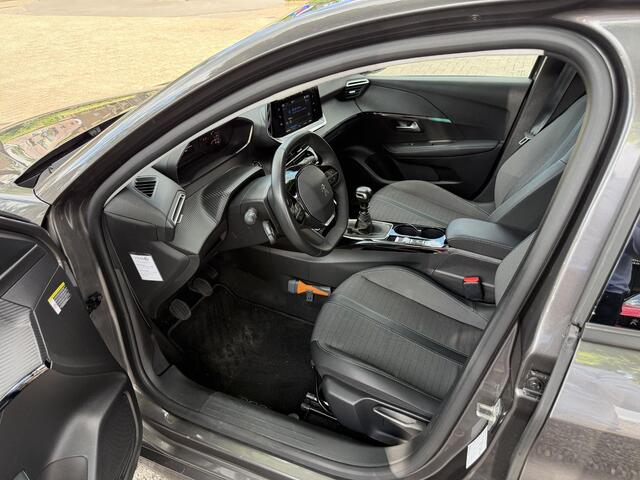 Peugeot 208 1.2 Turbo 100PK Allure | Navigatie via Telefoon | Keyless Entry/Start | Climate Control | Stoelverwarming | LED Verlichting | Camera | Parkeersensoren | Cruise Control | Lichtmetalen Velgen | Half Lederen Bekleding |
