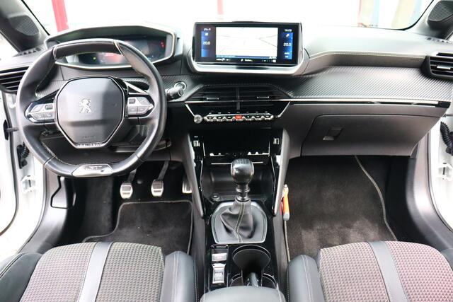 Peugeot 208 1.2 PureTech GT O.a: Camera, PDC, Adaptive Cruise, Half leder, Clima, Led, Etc.. Rijklaar! All-in prijs!