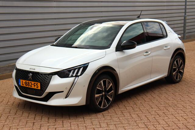 Peugeot 208 1.2 PureTech GT O.a: Camera, PDC, Adaptive Cruise, Half leder, Clima, Led, Etc.. Rijklaar! All-in prijs!