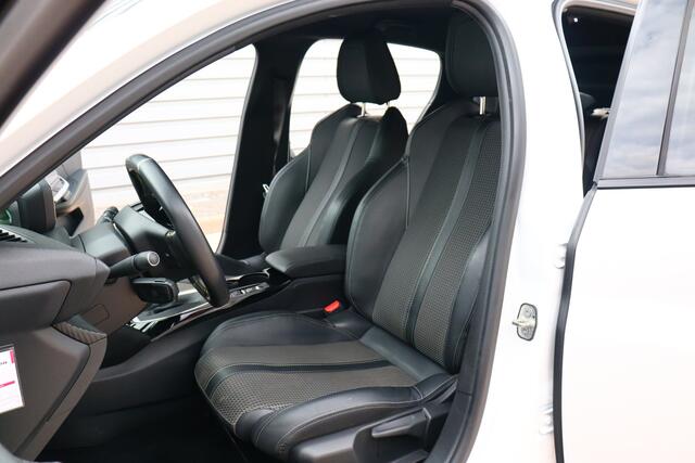 Peugeot 208 1.2 PureTech GT O.a: Camera, PDC, Adaptive Cruise, Half leder, Clima, Led, Etc.. Rijklaar! All-in prijs!