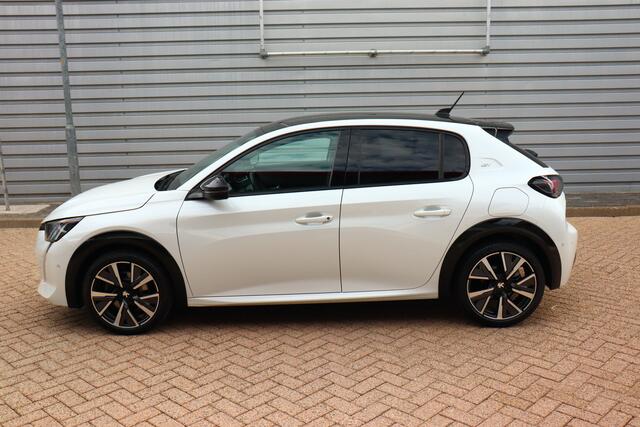 Peugeot 208 1.2 PureTech GT O.a: Camera, PDC, Adaptive Cruise, Half leder, Clima, Led, Etc.. Rijklaar! All-in prijs!