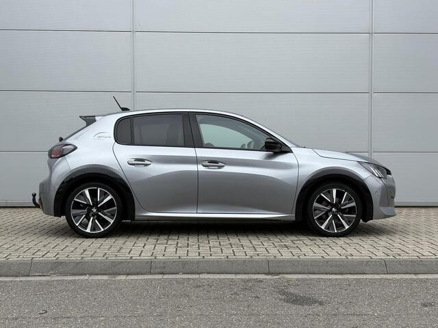 Peugeot 208 1.2 PureTech GT-Line | Panoramadak | Lederen bekleding | Stoelverwarming | Adaptieve Cruise Control | Camera | Trekhaak