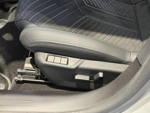 Peugeot 208 1.2 Hybrid 145 e-DCS6 GT | APPLE CARPLAY & ANDROID AUTO | CAMERA VOOR EN ACHTER | MASSAGE STOEL | STOELVERWARMING | DEMO AUTO |
