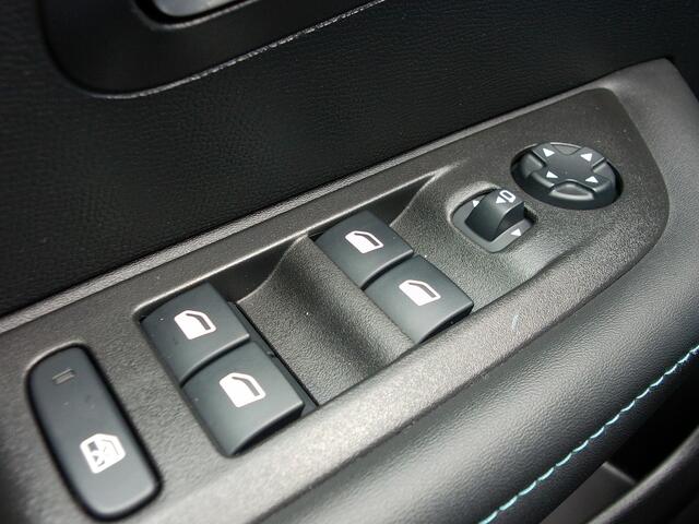 Peugeot 208 1.2 Allure, Carplay + Android Auto / Dig. Cockpit / Full LED. / Sensoren / Climate Control / 16'' LMV