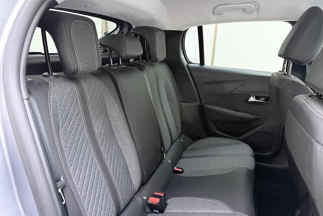 Peugeot 208 1.2 Hybrid 110 e-DCS6 Allure | Apple carplay/Android auto | Cruise control | Navigatie via APP. | Parkeersensoren achter | Lichtmetalen velgen |