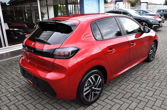 Peugeot 208 1.2 StyleP. Aut. Pdc+cam Nav LED crc