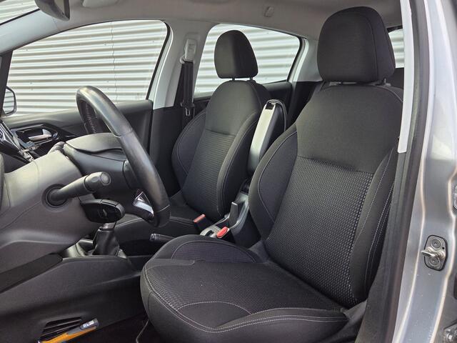 Peugeot 208 1.2 PureTech Blue Lease Executive | Nieuw Binnen | Navigatie | Climate Control | APK 02-06-2027