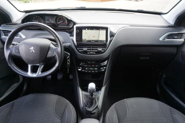 Peugeot 208 1.2 PureTech Tech Edition Climate / Navi / Cruise / Camera / PDC / Carplay / Elektr. ramen / Lm velgen / NAP