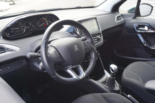 Peugeot 208 1.2 PureTech Tech Edition Climate / Navi / Cruise / Camera / PDC / Carplay / Elektr. ramen / Lm velgen / NAP