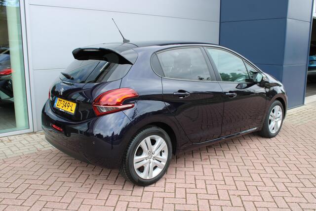 Peugeot 208 1.2 PureTech Signature Airco Navi Carplay Super mooi, dealer onderhouden
