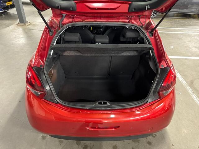 Peugeot 208 1.2 82pk Signature | AIRCO | NAVIGATIE | 16 INCH LMV