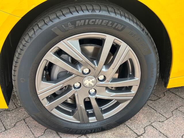 Peugeot 208 208 1.2 puretech active pack AUTOMAAT NIEUWSTAAT