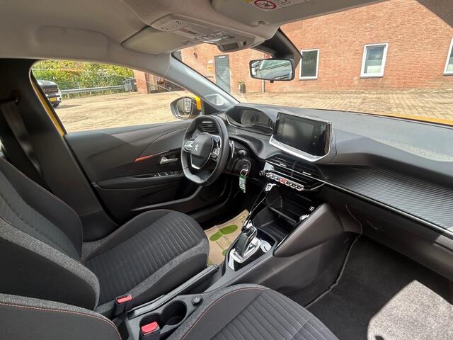 Peugeot 208 208 1.2 puretech active pack AUTOMAAT NIEUWSTAAT