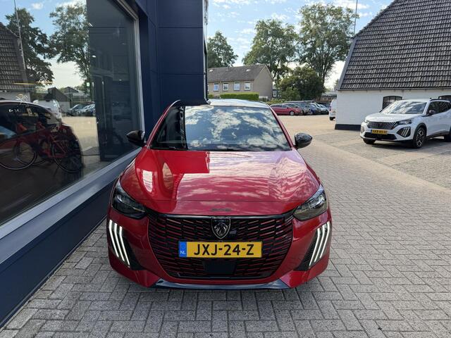 Peugeot 208 1.2 Hybrid 110PK Automaat GT | Glazen Panoramadak | Navigatie | 360 Graden Camera | Dode Hoek Detectie | Climate Control | Keyless Entry & Start | Cruise Control | Sportstoelen | Lichtmetalen Velgen | Full LED Verlichting | Parkeersensoren V+A | Dakspoiler |