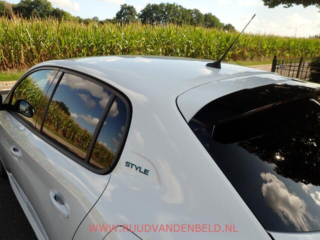 Peugeot 208 1.2 STYLE ACHTERSPOILER + GETINTE RAMEN / CRUISE / TREKHAAK / CARPLAY