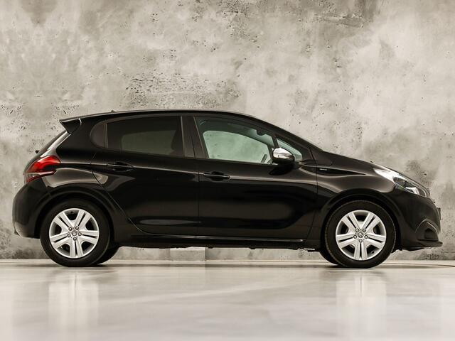 Peugeot 208 1.2 PureTech Signature (APPLE CARPLAY, LOGISCH NAP, NAVIGATIE, GETINT GLAS, SPORTSTOELEN, PARKEERSENSOREN, LM VELGEN, CRUISE, NIEUWSTAAT)