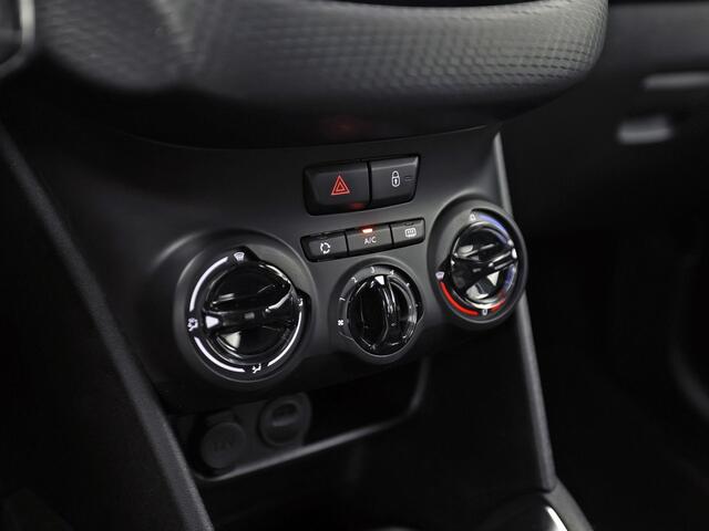 Peugeot 208 1.2 PureTech Signature (APPLE CARPLAY, LOGISCH NAP, NAVIGATIE, GETINT GLAS, SPORTSTOELEN, PARKEERSENSOREN, LM VELGEN, CRUISE, NIEUWSTAAT)