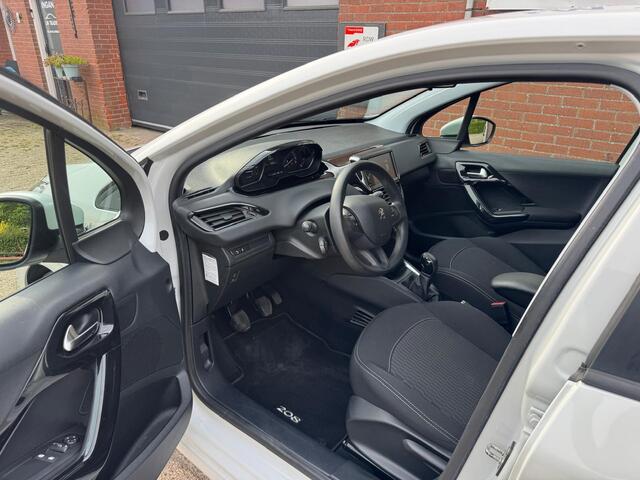 Peugeot 208 1.2 PureTech Blue Lion 5-DEURS APPLECARPLAY NAVI TREKHAAK PDC LED 2 SLEUTELS + BOEKJES!