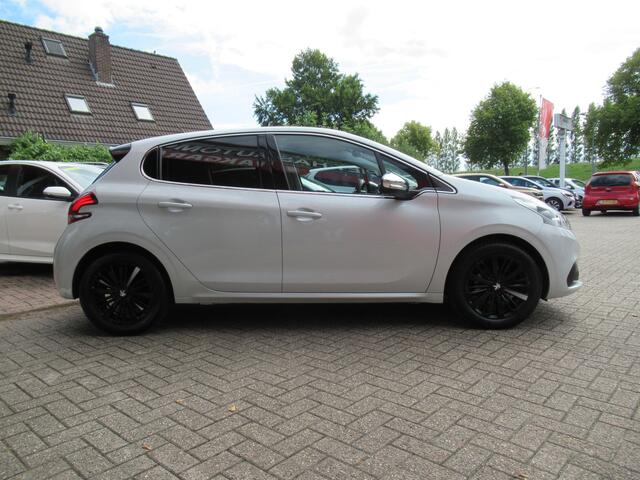 Peugeot 208 1.2 PureTech Allure | Clima-Airco | Carplay | Parkeercamera | Incl. BOVAG Garantie | LED Dagrijverlichting |
