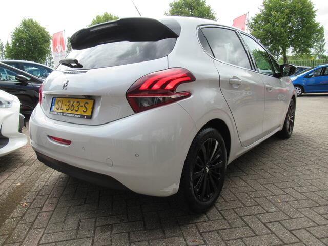 Peugeot 208 1.2 PureTech Allure | Clima-Airco | Carplay | Parkeercamera | Incl. BOVAG Garantie | LED Dagrijverlichting |