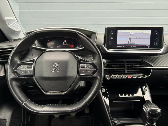 Peugeot 208 1.2 PureTech Allure ?2e Eigenaar?102pk?360 ° Camera?Carplay?Pano?Clima?Cruise?Lm velgen?Halfleder?Pdc V+A?Recent beurt gehad?Dealer Onderhouden?6 Bak?N.A.P?Apk tot 07-2028