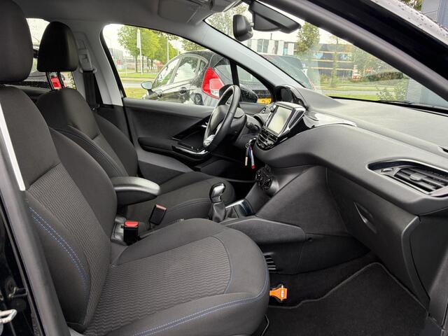 Peugeot 208 1.2 PureTech Signature ?Net beurt gahad?Navi?Carplay?Lm velgen?Airco?Cruise?5 Deurs?Pdc?5 Deurs?Lm velgen?N.A.P?Apk tot 04-2027