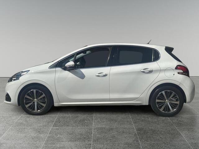 Peugeot 208 Allure 1.2 82pk | CAMERA | NAVI | 16" LM-VELGEN | APPLE CARPLAY / ANDROID AUTO | DAB+ | EXTRA GETINTE ACHTERRUITEN |