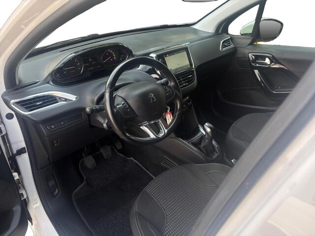 Peugeot 208 Allure 1.2 82pk | CAMERA | NAVI | 16" LM-VELGEN | APPLE CARPLAY / ANDROID AUTO | DAB+ | EXTRA GETINTE ACHTERRUITEN |