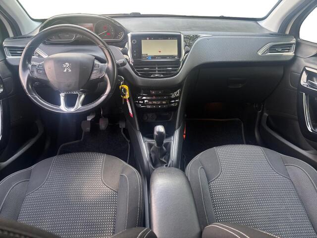 Peugeot 208 Allure 1.2 82pk | CAMERA | NAVI | 16" LM-VELGEN | APPLE CARPLAY / ANDROID AUTO | DAB+ | EXTRA GETINTE ACHTERRUITEN |