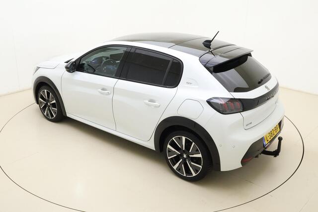 Peugeot 208 1.2T 100pk GT | Afneembare Trekhaak | Achteruitrijcamera | Panoramadak | Cruise control | Airco | Stoelverwarming | Climate control | Interieurverlichting | Stuurbediening | Sportstuurwiel |