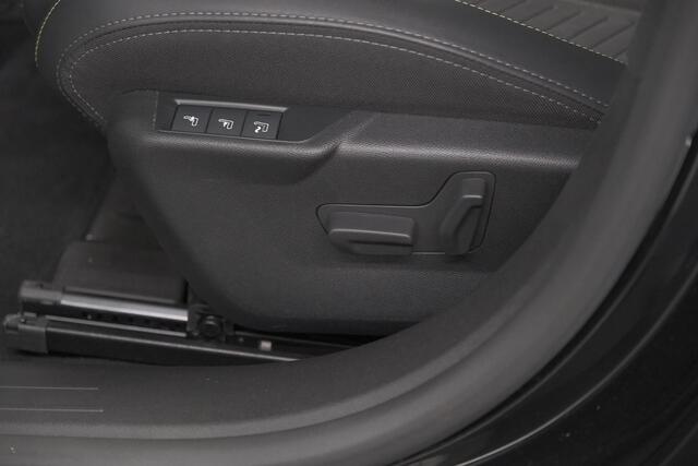 Peugeot 208 1.2 Hybrid 145 e-DCS6 GT | Alcantara Pakket | Camera | Apple Carplay | Stoelverwarming