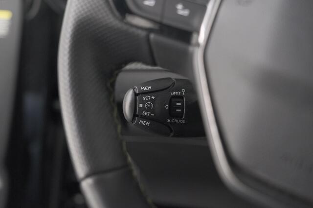 Peugeot 208 1.2 Hybrid 145 e-DCS6 GT | Alcantara Pakket | Camera | Apple Carplay | Stoelverwarming