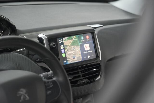 Peugeot 208 PureTech 82 Signature | Parkeersensoren | Apple Carplay | Navigatie