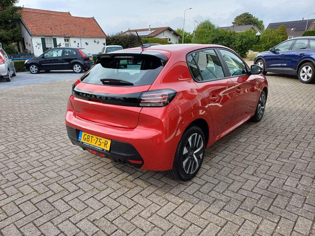 Peugeot 208 1.2 PureTech 100 Active Weinig kilometers, zuinige en mooie auto