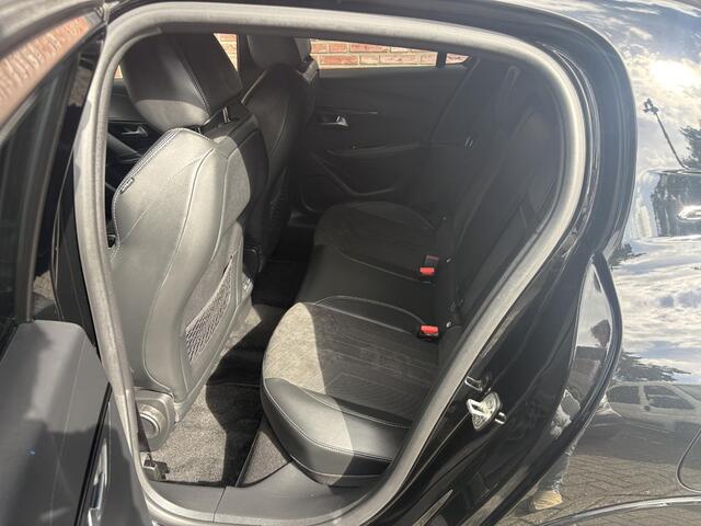 Peugeot 208 GT Pack 1.2 Turbo 100pk | ALCANTARA | DODEHOEKBEW. | STOELVERW. | CAMERA | NAVI | ADAPTIVE CRUISE | CLIMA | LM-VELGEN | DAB+ |
