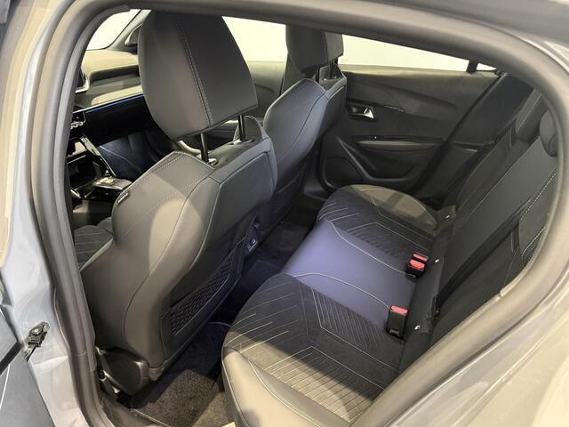 Peugeot 208 1.2 Hybrid 145 e-DCS6 GT | APPLE CARPLAY & ANDROID AUTO | CAMERA VOOR EN ACHTER | MASSAGE STOEL | STOELVERWARMING | DEMO AUTO |